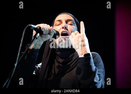 Torino, Italia. Xix gen, 2020. Il cantante irlandese e cantautore Sinead O Connor si esibisce dal vivo a Hiroshima mon amour di Torino, Italia, il 19 gennaio 2020 (foto di Alessandro Bosio/Pacific Stampa) Credito: Pacific Press Agency/Alamy Live News Foto Stock