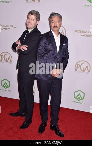 HOLLYWOOD, CA - 18 gennaio: Carthew Neal (L) e Taika Waititi frequentare il trentunesimo produttori annuale Guild Awards a Hollywood Palladium on gennaio 18, 2020 a Los Angeles, California. Foto Stock