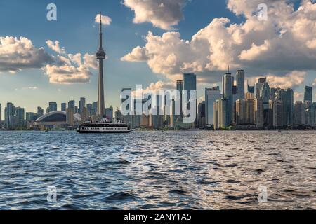 Toronto skyline della città alla giornata di sole, Toronto, Ontario, Canada. Foto Stock