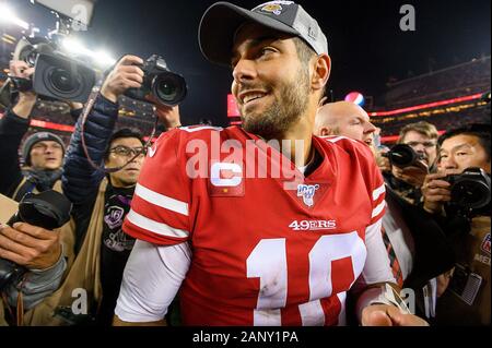 Santa Clara, CA, Stati Uniti d'America. Xix gen, 2020. San Francisco 49ers quarterback Jimmy Garoppolo (10) festeggia conquistando il NFC partita di campionato contro il Green Bay Packers alla Levi's Stadium di domenica, Jan 19, 2020 in Santa Clara. Credito: Paolo Kitagaki Jr./ZUMA filo/Alamy Live News Foto Stock