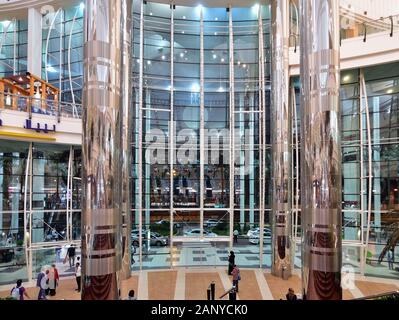 Doha, Qatar - Nov 18. 2019. Interno del centro di Doha - Centro commerciale. Foto Stock