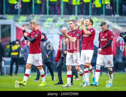 Ac Milan giocatori festeggiare la vittoria durante il Milan vs Udinese, Milano, Italia, 19 gen 2020, Calcio Calcio italiano di Serie A del campionato Gli uomini Foto Stock