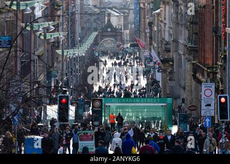 Vista lungo Buchanan Street sulla giornata invernale a Glasgow, Scotland, Regno Unito Foto Stock