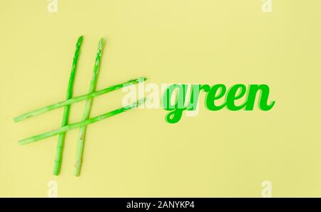 Idea concettuale, hashtag fatta di asparagi, cibo sano, cibo verde Foto Stock