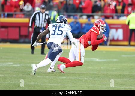 Kansas City Chiefs wide receiver Sammy Watkins (14) afferra la palla durante il campionato AFC, domenica, Jan 19, 2020, in Kansas City, Mo. i capi Beat the Titans 35-24. (Foto di IOS/ESPA-immagini) Foto Stock