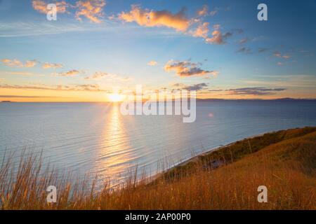 L'Isola di Mana all'alba, le Isole della Mamanuca, Isole Figi Foto Stock