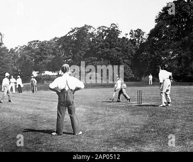 Villaggio partita di cricket, agli inizi del novecento Foto Stock