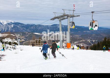 Skilift presso la stazione sciistica di Zauberg, Semmering, Bassa Austria, alpi viennesi, Austria. Foto Stock