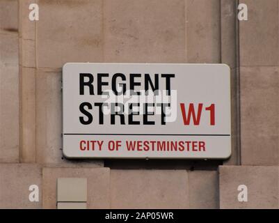 Regent Street City of Westminster London firma il dettaglio Foto Stock