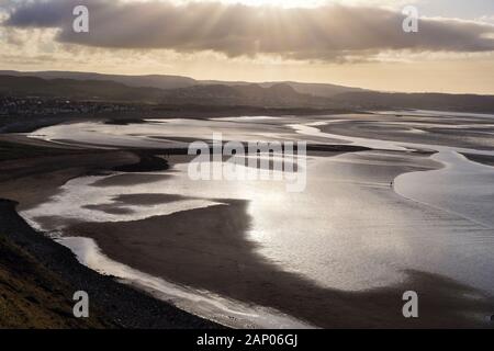 La sponda occidentale e Conwy sands a bassa marea si vede dal Great Orme. Llandudno, Conwy, il Galles del Nord, Regno Unito, Gran Bretagna Foto Stock