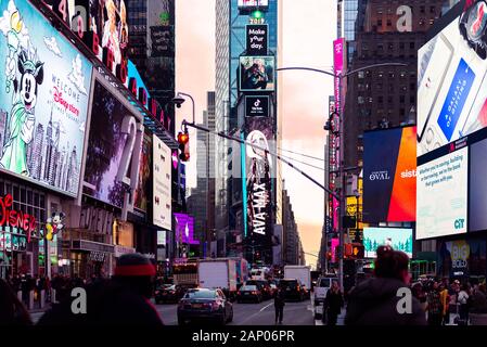 NEW YORK CITY - novembre 19: strade trafficate della città di New York, NY, STATI UNITI D'AMERICA. Foto Stock