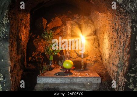 Candela Alle Grotte Di Taya Vicino A Yokohama, Prefettura Di Kanagawa, Giappone Foto Stock