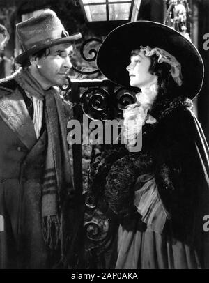 RONALD COLMAN come cartone di Sydney e ELIZABETH ALLAN come Lucie manette in un racconto di due città 1935 regista JACK CONWAY romanzo di Charles Dickens produttore David O. SELZNICK Metro Goldwyn Mayer Foto Stock