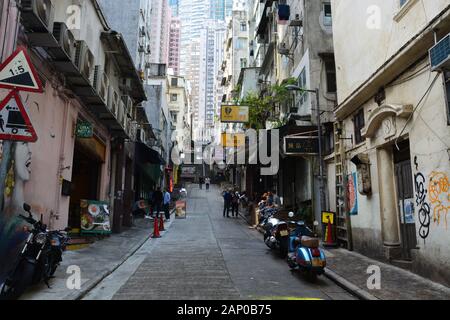 Un vicolo cieco in Peel Street nel quartiere alla moda di Tai Ping Shan di Hong Kong. Foto Stock