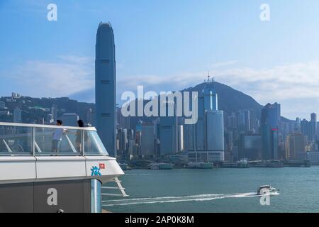 Skyline Dell'Isola Di Hong Kong Da Ocean Terminal Deck, Kowloon, Hong Kong Foto Stock