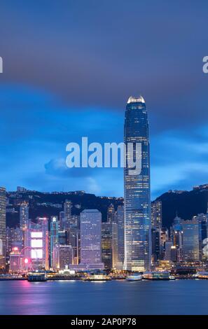 Skyline di Hong Kong Island al tramonto, Hong Kong, Cina Foto Stock