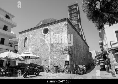 Immagine monocromatica della moschea Neratze nella città vecchia di Rethymno prima il minareto in fase di ripristino. Foto Stock