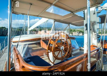 Yacht A Vela Nel Mar Mediterraneo Foto Stock