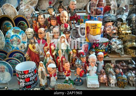 Negozio di souvenir, Roma, Italia Foto stock - Alamy