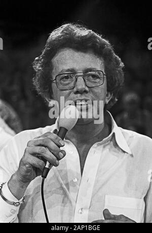 Dieter Thomas Heck, deutscher moderatore und Entertainer Deutschland um 1980. TV tedesca presenter Dieter Thomas Heck a Amburgo, Germania 1980. Foto Stock