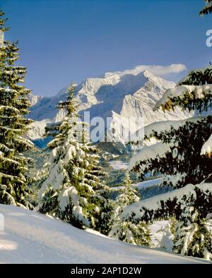 Mont Blanc visto dal Mont D'Arbois sopra St. Gervais les Bains e Megeve, alta Savoia, Francia. Foto Stock