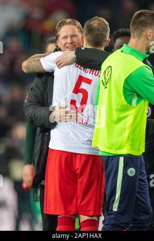 Markus GISDOL (sinistra, pullman, K) e Rafael CZICHOS (K) sono felice circa la vittoria, giubilo, tifo, tifo, gioia, entusiasmo, celebrare, finale di giubilo, mezza figura, mezza figura, formato ritratto, calcio 1. Bundesliga, XVIII Giornata 1.FC Colonia (K) - VfL Wolfsburg (WOB) 3: 1, il 18 gennaio 2020 in Koeln/Germania. € | Utilizzo di tutto il mondo Foto Stock