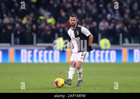 Torino, Italia. 19 gennaio 2020. Campionato italiano A. Juventus FC vs Parma Calcio. Miralem Pjanic della Juventus FC. Foto Stock