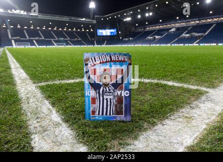 West Bromwich, West Midlands, Regno Unito. Xx gen, 2020. Campionato inglese di calcio, West Bromwich Albion contro Stoke City; vista generale del programma della giornata di incontri nell'angolo arco sul passo con le gabbie in background - rigorosamente solo uso editoriale. Nessun uso non autorizzato di audio, video, dati, calendari, club/campionato loghi o 'live' servizi. Online in corrispondenza uso limitato a 120 immagini, nessun video emulazione. Nessun uso in scommesse, giochi o un singolo giocatore/club/league pubblicazioni Credit: Azione Plus immagini di sport/Alamy Live News Foto Stock