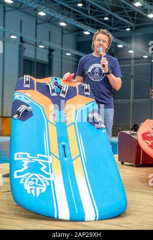 Surfbretter beim Presserundgang auf der 51. Boot Düsseldorf - Bootsmesse und Wassersportmesse in der Messe Düsseldorf. Düsseldorf, 17.01.2020 Foto Stock