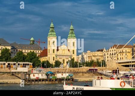 La principale chiesa parrocchiale di Santa Maria Assunta a Budapest, Ungheria Foto Stock