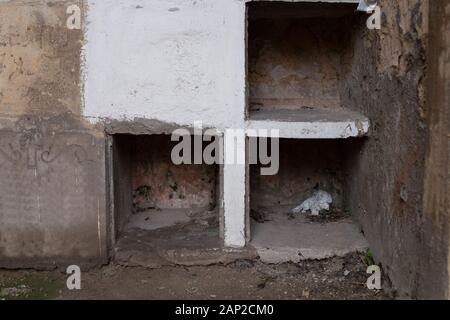 Primo piano di tombstone vuoto Foto Stock