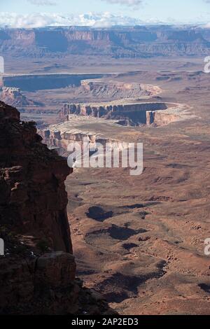 Orange scogliere si affacciano, il Parco Nazionale di Canyonlands, Moab, Utah, Stati Uniti d'America Foto Stock