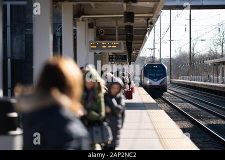 Un treno Amtrak tira in l'Aeroporto Internazionale di Baltimora Washington (BWI) Stazione ferroviaria il 17 gennaio, 2020. (Graeme Sloan/Sipa USA) Foto Stock