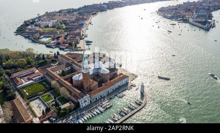 Vista su Venezia Italia Europa. Venezia dal di sopra con un drone. veduta aerea della splendida città di Venezia. Incredibile immagine Venezia wallpaper Foto Stock