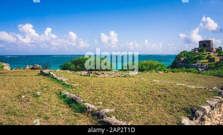 Rovine Maya con vista oceano in Yucatan, Messico Foto Stock