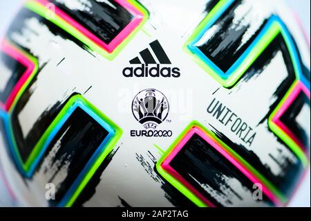 Parigi, Francia, gennaio. 20. 2020: Uniforia Adidas palla calcio, Euro 2020 Foto Stock