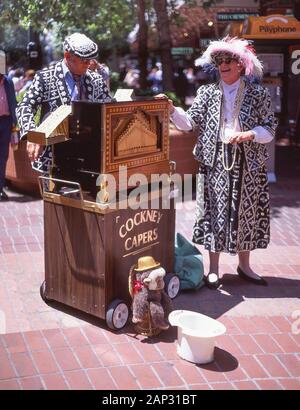 Cockney Capers perlacea re giocando Verbeeck organo in street, Collins Street, Melbourne, Victoria, Australia Foto Stock