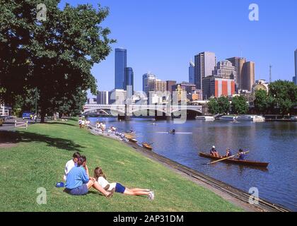 Città vista sul fiume Yarra, Melbourne, Victoria, Australia Foto Stock