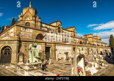 Tombe nel cimitero presso la Basilica di San Miniato al Monte, Firenze, Toscana, Italia Foto Stock