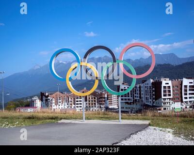 Segno olimpico Krasnaya Polyana Sochi 01/09/2018 Foto Stock