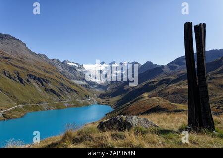 Veduta autunnale del Lac de Moiry e il ghiacciaio de Moiry, Val de Moiry, Val d'Anniviers, Vallese, Svizzera Foto Stock