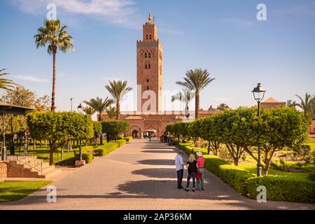 Parco Lalla Hasna con moschea koutoubia sullo sfondo Foto Stock