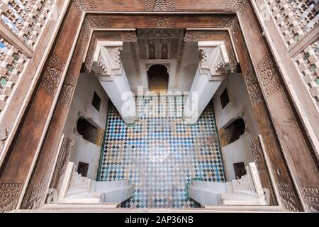 Dettagli di ben Youssef Madrasa a Marrakech Foto Stock