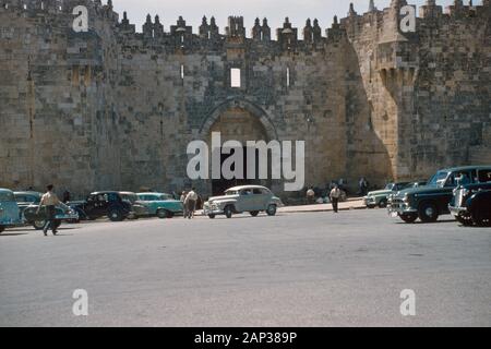 Porta di Damasco, Gerusalemme, fotografia di Lewis Larsson, 1948-1958 Foto Stock