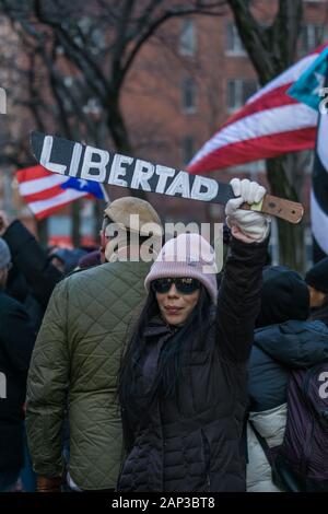 Gli attivisti della diaspora portoricana hanno tenuto una dimostrazione a Lower Manhattan chiedendo che tutti i fondi di soccorso in caso di calamità siano rilasciati a Puerto Rico. Foto Stock