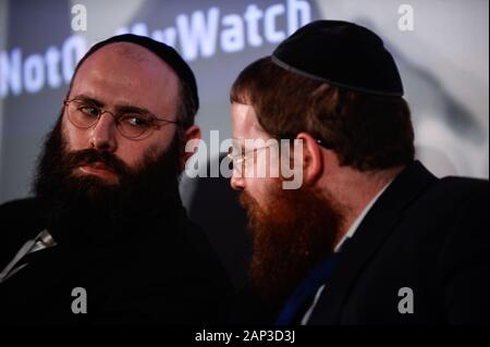 Ebraica europea Associazione, Presidente Rabbino Menachem Margolin e azione e protezione League, Presidente Rabbi Shlomo Koves partecipare a un panel di discussione della comunità ebraica conferenza di associazione su antisemitismo in Cracovia.Una delegazione di più di 100 leader europei, ministri e alti funzionari del Parlamento dell'Europa e ai legislatori di tutto il continente parteciperanno ad un mese di marzo in Auschwitz sul ventesimo e ventunesimo di gennaio. Il marzo, detenute per internazionale olocausto Giorno del Ricordo, sarà guidata dall'EJA, l'organizzazione ombrello di organizzazione ebraica in tutta Europa, guidati da Rabbi Foto Stock