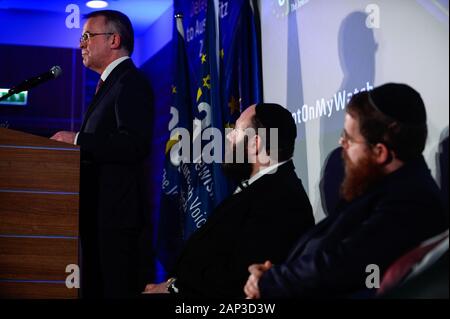 Jaroslaw Sellin parla durante un panel di discussione della comunità ebraica conferenza di associazione su antisemitismo in Cracovia.Una delegazione di più di 100 leader europei, ministri e alti funzionari del Parlamento dell'Europa e ai legislatori di tutto il continente parteciperanno ad un mese di marzo in Auschwitz sul ventesimo e ventunesimo di gennaio. Il marzo, detenute per internazionale olocausto Giorno del Ricordo, sarà guidata dall'EJA, l'organizzazione ombrello di organizzazione ebraica in tutta Europa, guidati dal Rabbino Menachem Margolin e l'azione e protezione Campionato d'Europa, guidato da Rabbi Shlomo Koves. Foto Stock