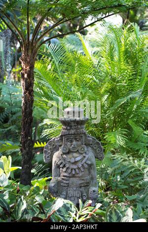 Una statua a Giardini Botanici Marie Selby di Sarasota in Florida, Stati Uniti d'America. Foto Stock