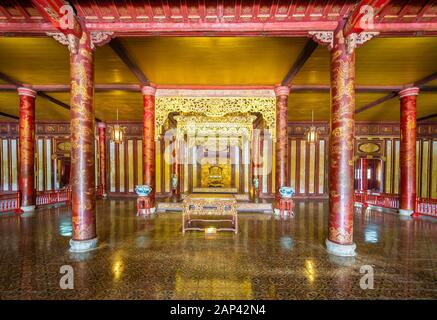 Sala del Trono di Palazzo Imperiale, la tonalità, il Vietnam Asia Foto Stock