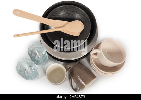 Piatti, ciotole e tazze isolati su sfondo bianco Foto Stock